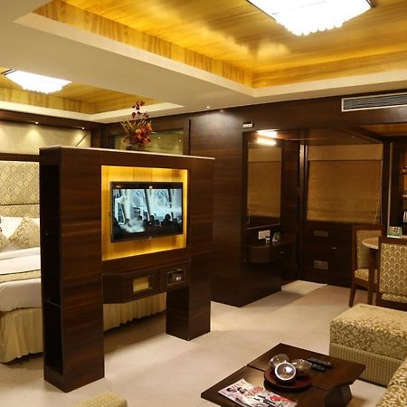 Golden Gate Hotel Индор Екстериор снимка
