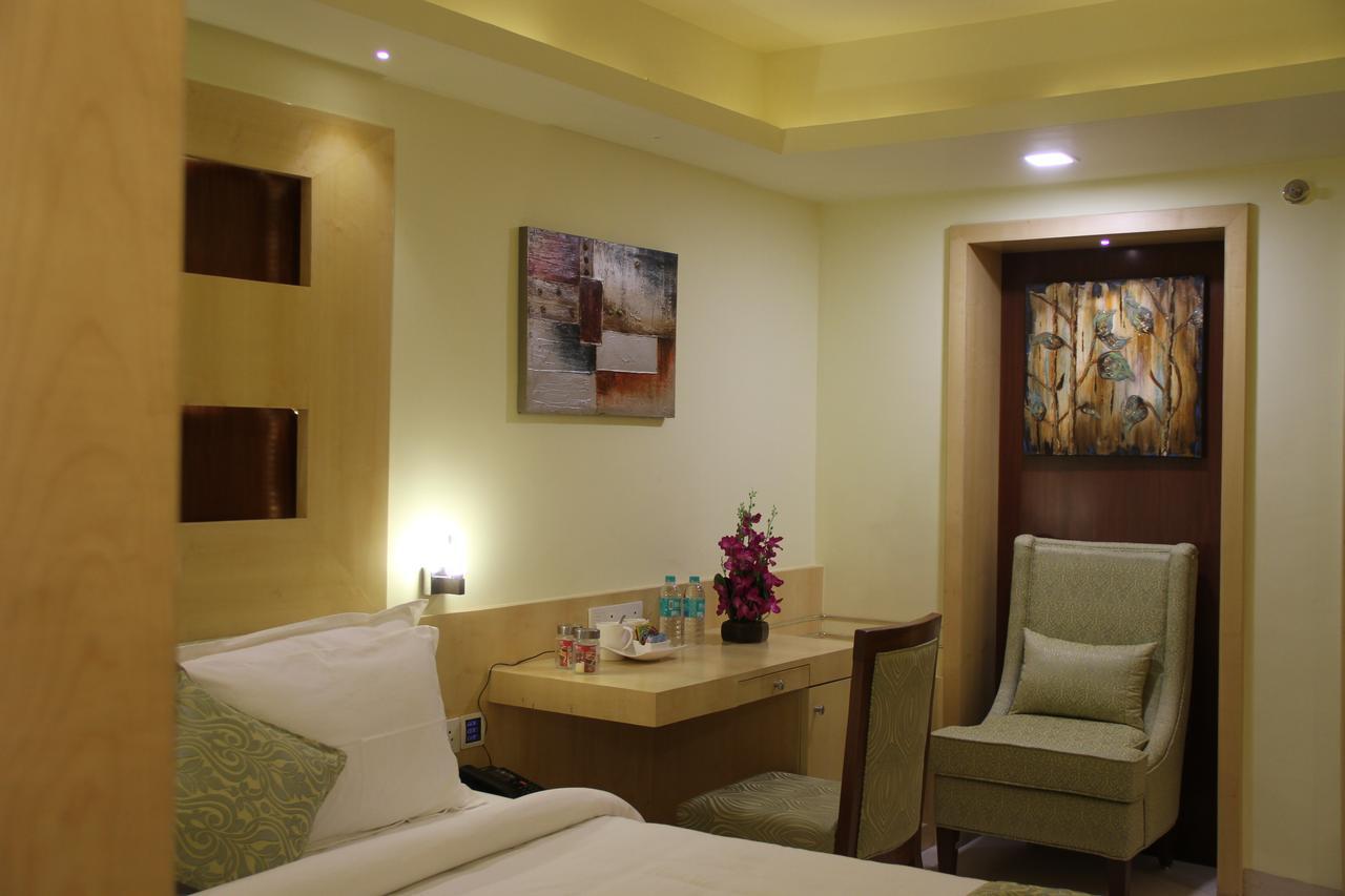 Golden Gate Hotel Индор Екстериор снимка