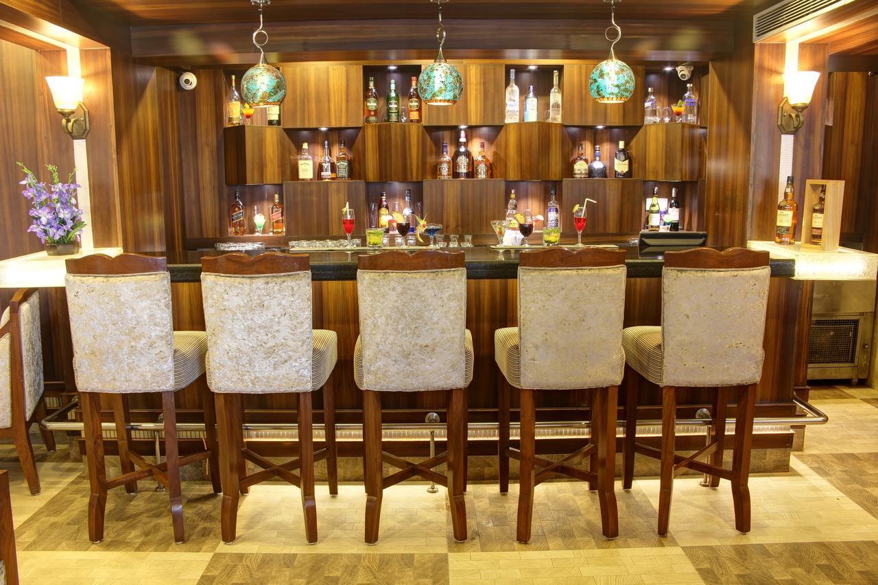 Golden Gate Hotel Индор Екстериор снимка