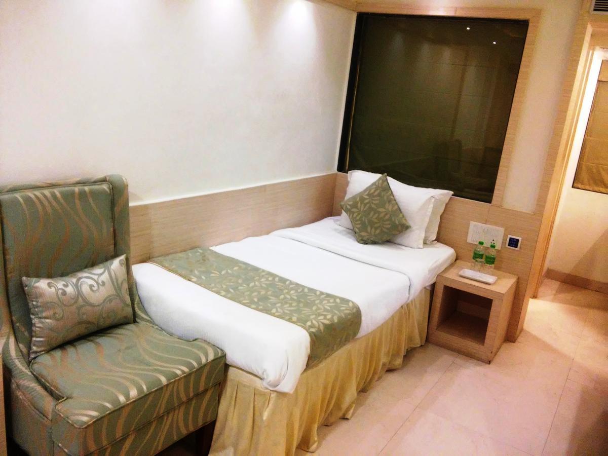 Golden Gate Hotel Индор Екстериор снимка